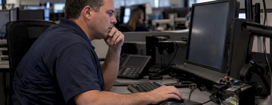 Supervisor audits a 911 dispatch call